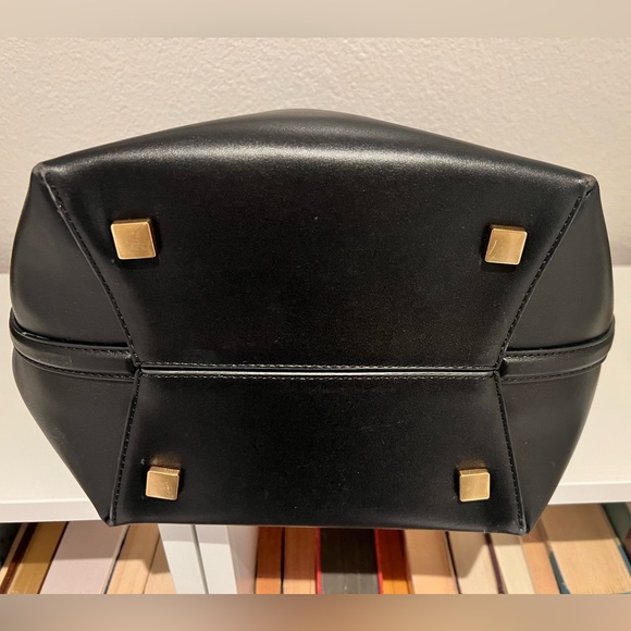 FAUX Saint Laurent Black and Gold Shoulder Bag - Picture 6 of 6